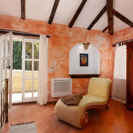 Rustic Karim With Pool In Porec Villa