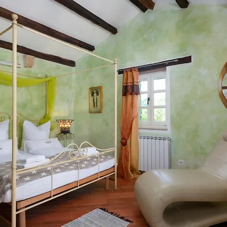 Villa Rustic Karim With Pool In Porec Jehnići