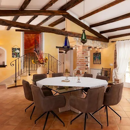 Rustic Karim With Pool In Porec Jehnici