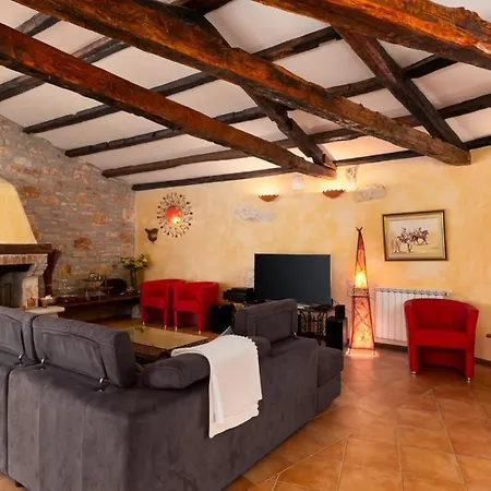 فيلة Rustic Karim With Pool In Porec Jehnici