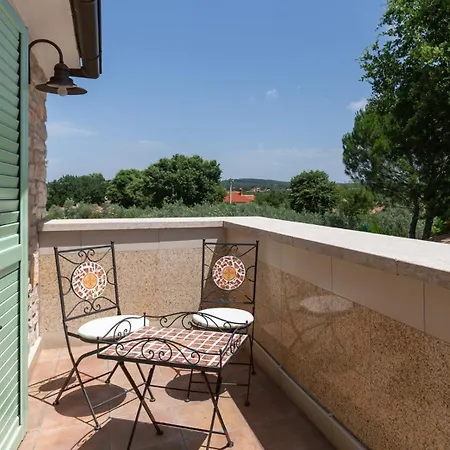 Rustic Karim With Pool In Porec *