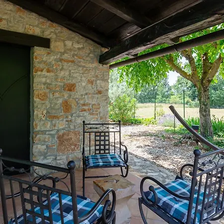 Rustic Karim With Pool In Porec