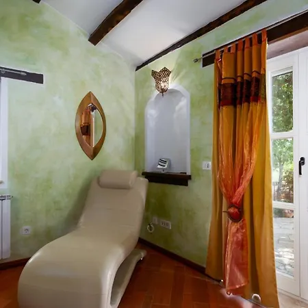 فيلة Rustic Karim With Pool In Porec Jehnici
