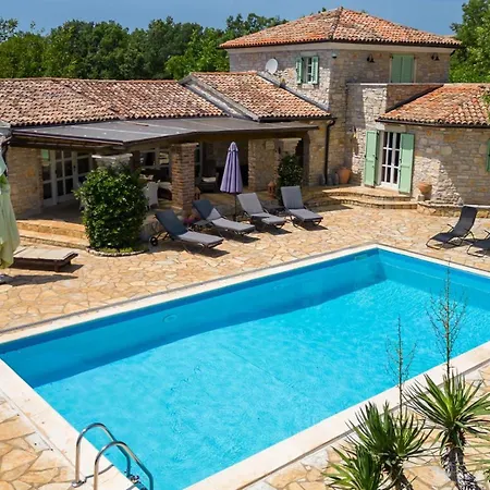 Rustic Karim With Pool In Porec *