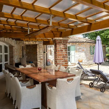 Rustic Karim With Pool In Porec Jehnici