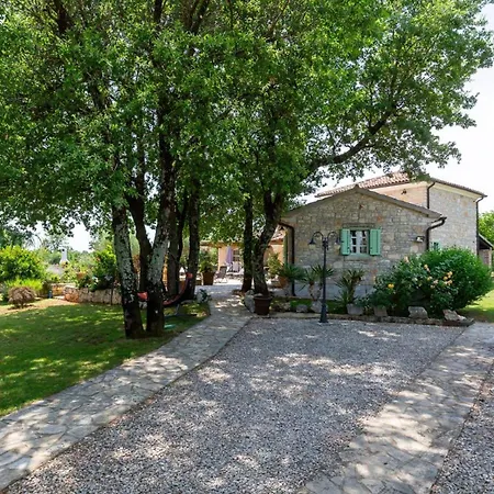 Rustic Karim With Pool In Porec فيلة Jehnici
