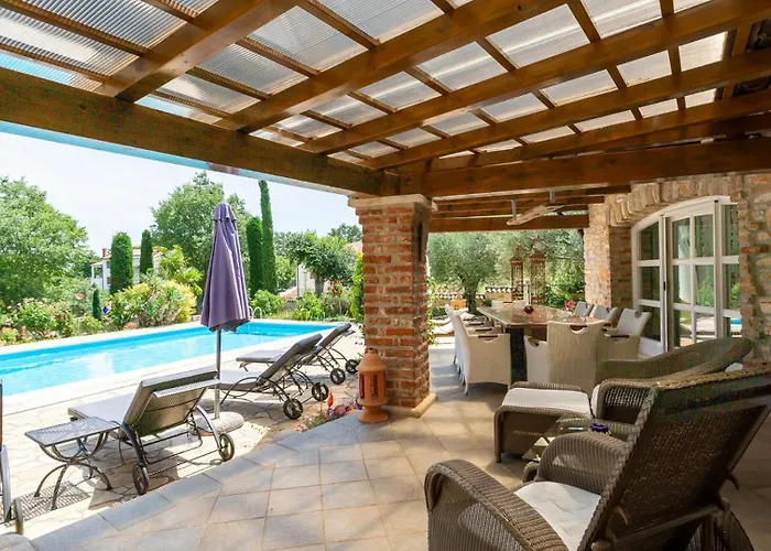 Rustic Karim With Pool In Porec Jehnići