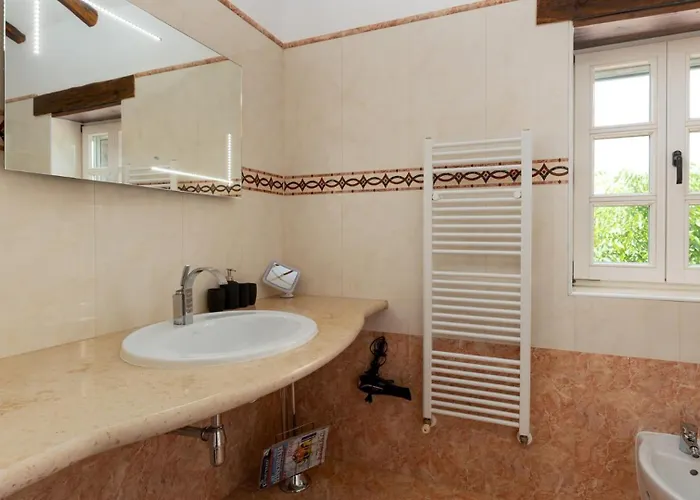 Villa Rustic Karim With Pool In Porec
