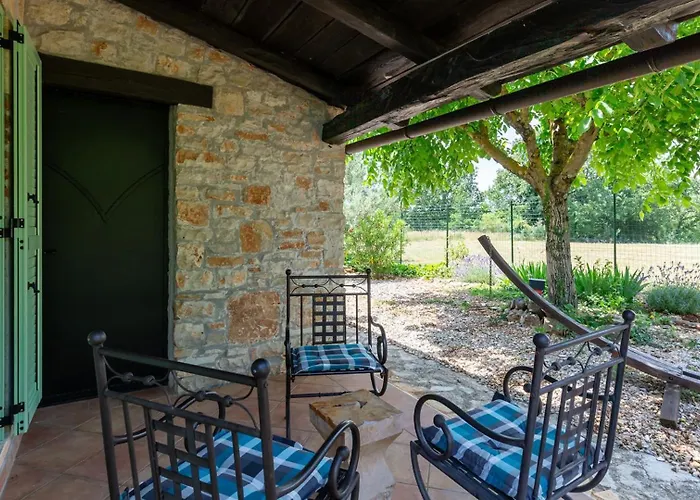 Rustic Karim With Pool In Porec