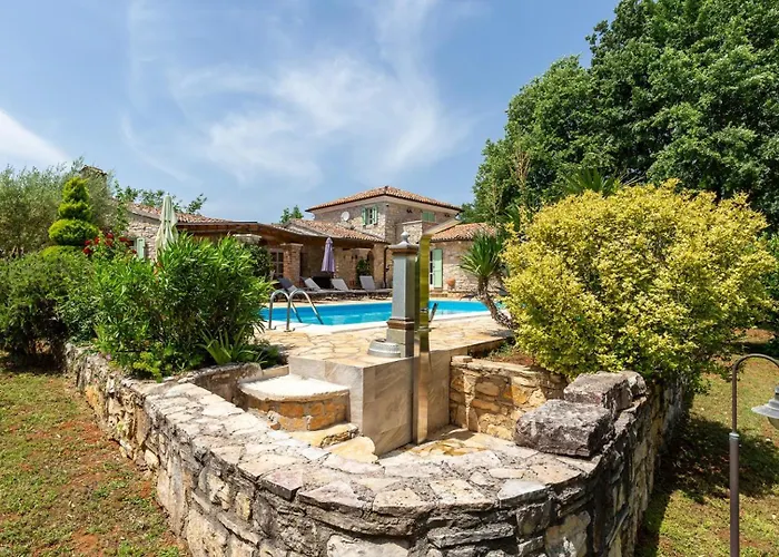 Rustic Karim With Pool In Porec Villa