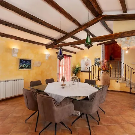 Villa Rustic Karim With Pool In Porec *