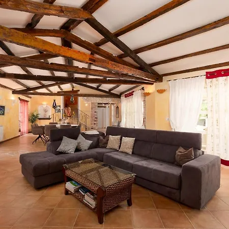 Rustic Karim With Pool In Porec * Jehnici