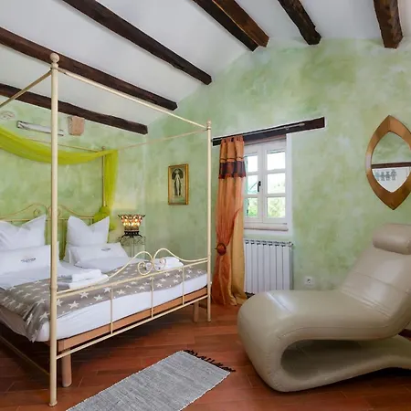 Villa Rustic Karim With Pool In Porec