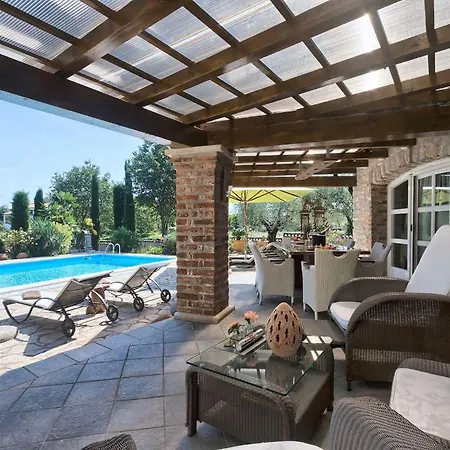 Villa Rustic Karim With Pool In Porec Jehnici