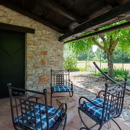 Rustic Karim With Pool In Porec