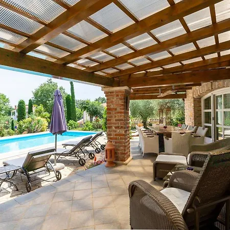 Villa Rustic Karim With Pool In Porec *