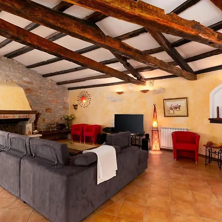 Rustic Karim With Pool In Porec