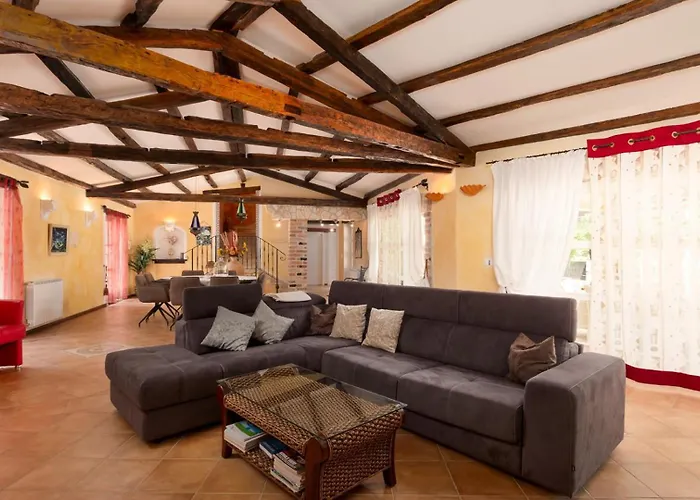 Rustic Karim With Pool In Porec * Jehnici