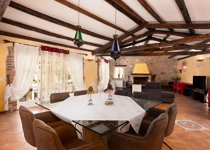 Rustic Karim With Pool In Porec *