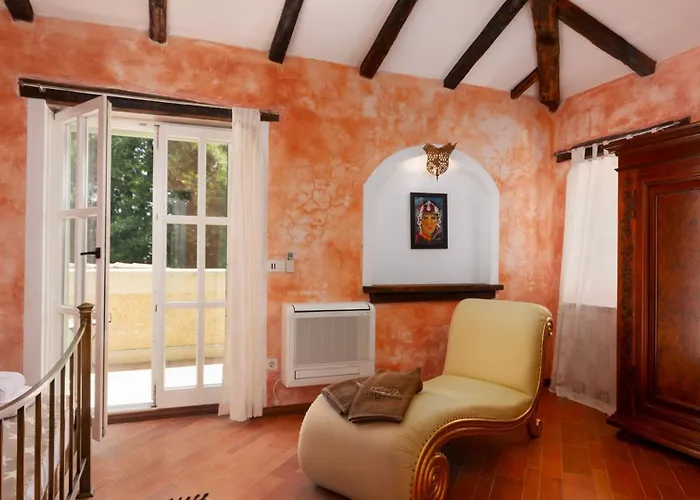 Rustic Karim With Pool In Porec *