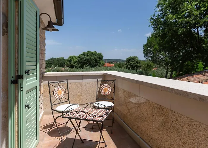 Rustic Karim With Pool In Porec *