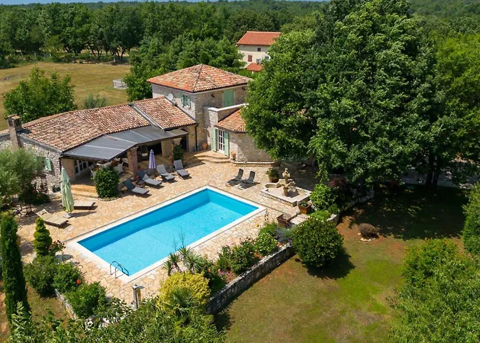 Rustic Karim With Pool In Porec Vila Jehnici