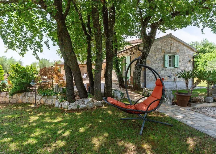 Rustic Karim With Pool In Porec